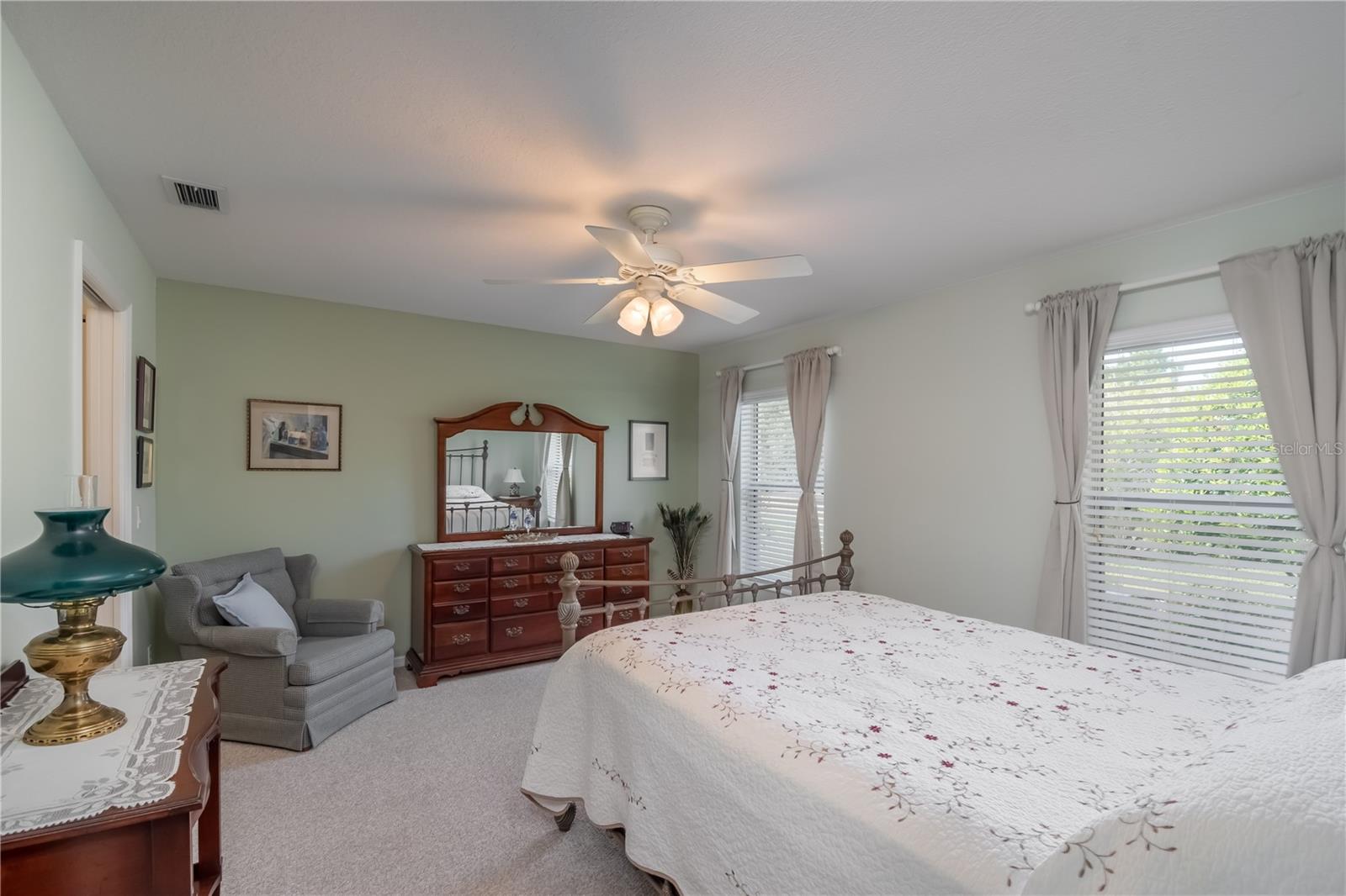 ON TOP OF THE WORLD - Residential