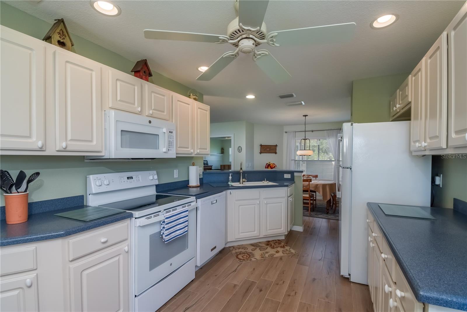 ON TOP OF THE WORLD - Residential