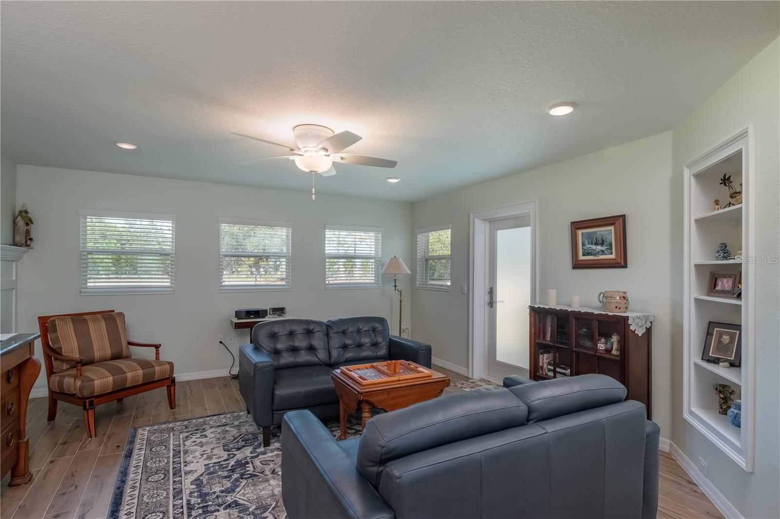 ON TOP OF THE WORLD - Residential