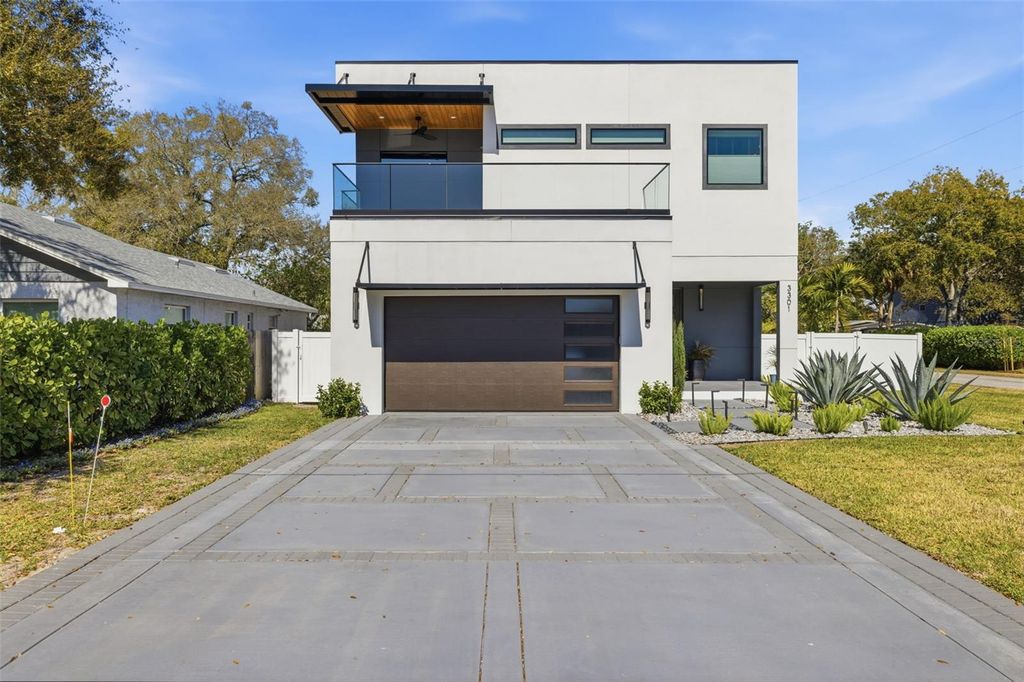 Photo of 3301 W Paul Avenue, Tampa, FL 33611 (MLS # TB8483264)