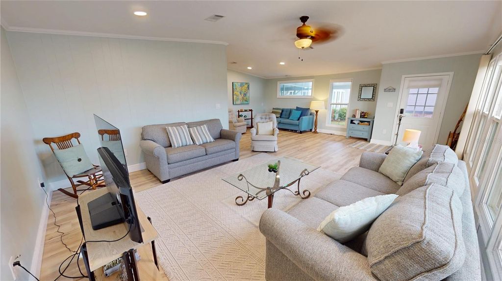 Photo of 817 Seabrook Drive, Englewood, FL 34223 (MLS # D6146877)