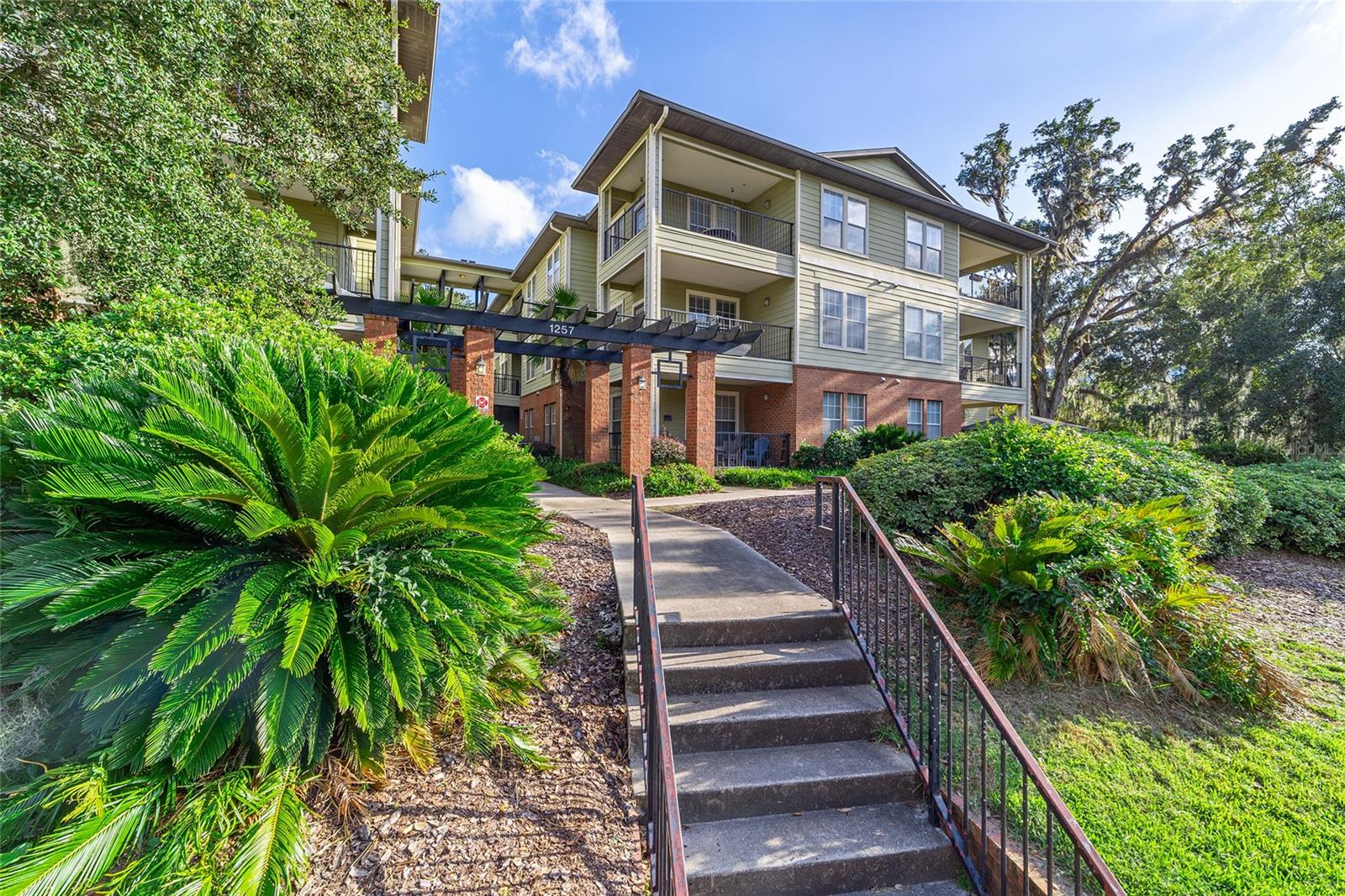 CAMPUS VIEW - Residential