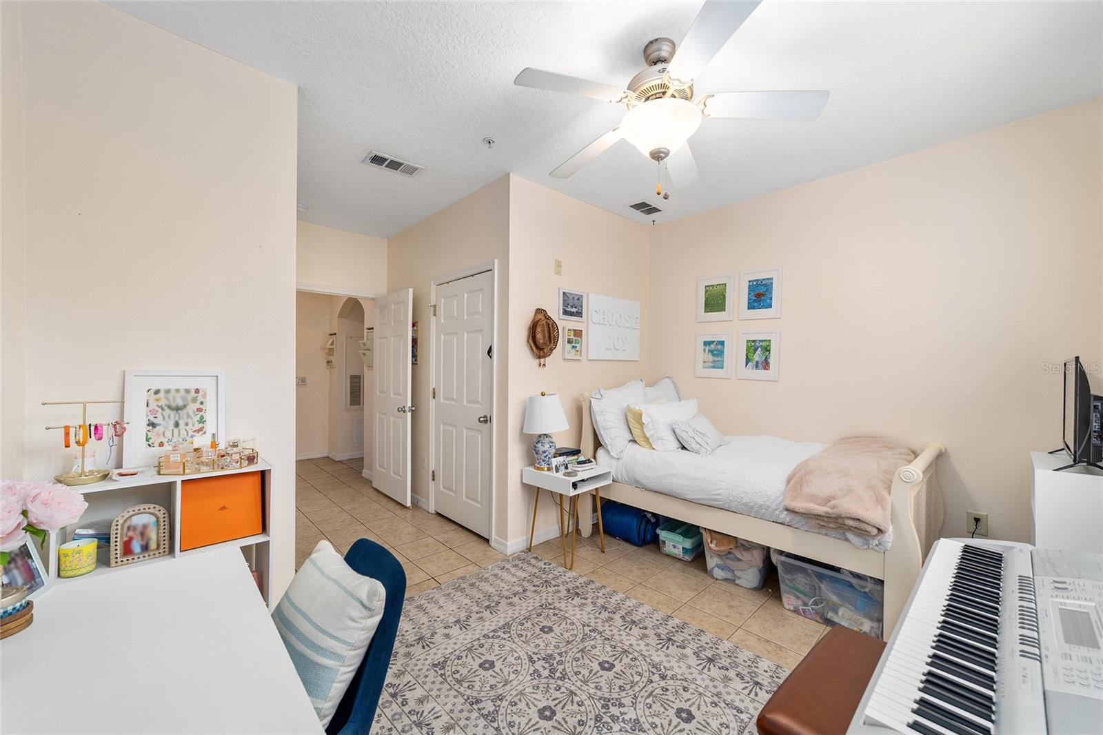 CAMPUS VIEW - Residential