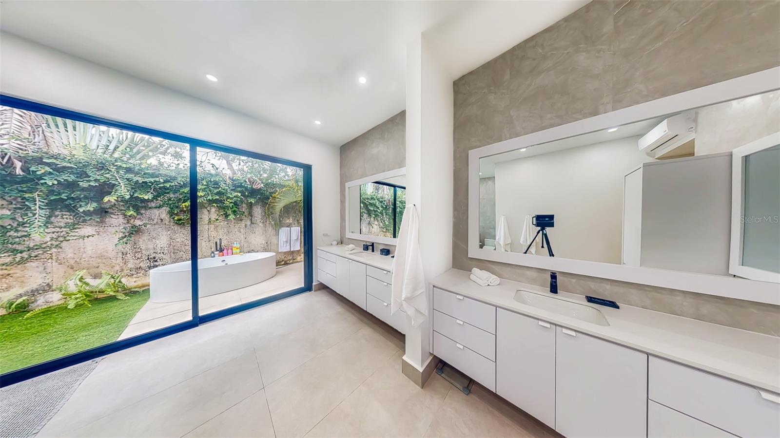 DORADO BEACH EAST - Residential