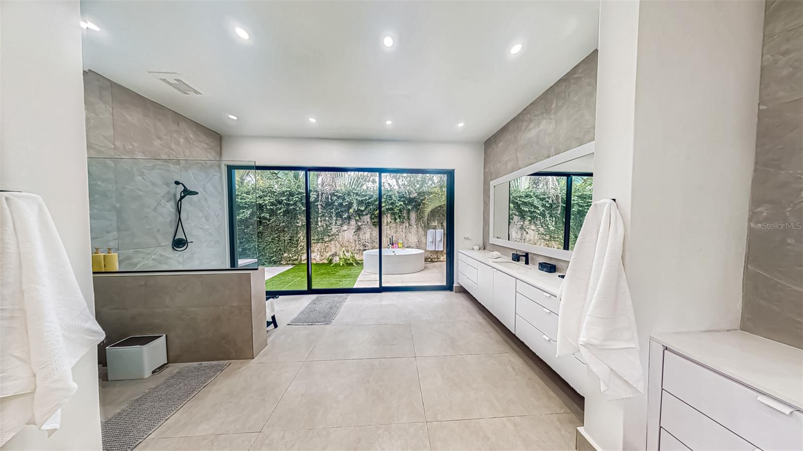 DORADO BEACH EAST - Residential