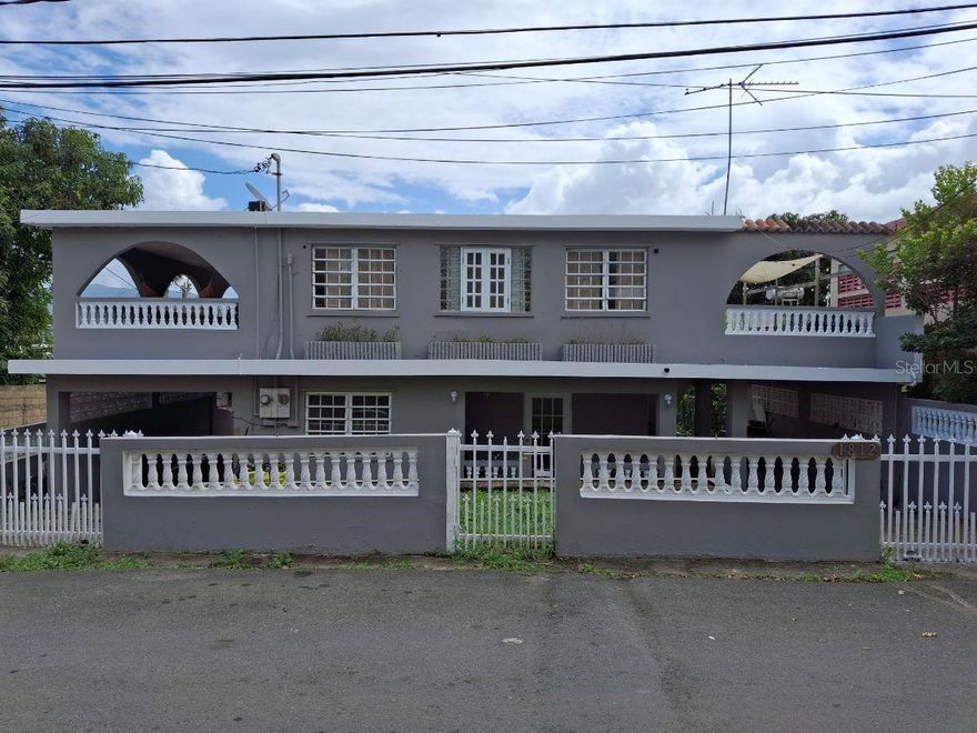 Discover this well-located multi-family home in Canóvanas, offering a flexible living arrangement and the potential for rental income. The first-floor apartment includes 2 bedrooms, 1 full bathroom, and a covered front porch, a comfortable space for everyday living. The second-floor unit offers 2 bedrooms, 1 bathroom, and two generous balconies with beautiful mountain views, ideal for enjoying the outdoors. The property also features two carports, a backyard area, and a cistern, adding convenience and functionality. This setup may appeal to those looking to live in one unit while using the other for rental purposes, or to anyone seeking a versatile property that can adapt to a range of needs, whether personal use, multi-generational living, or future rental possibilities. Schedule a visit and explore what this property could offer you!