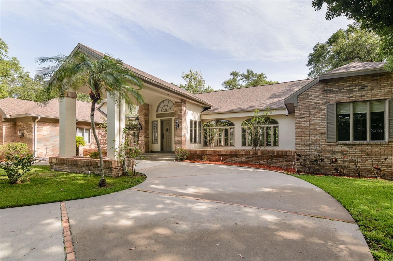 3042 OAK CREEK DRIVE N