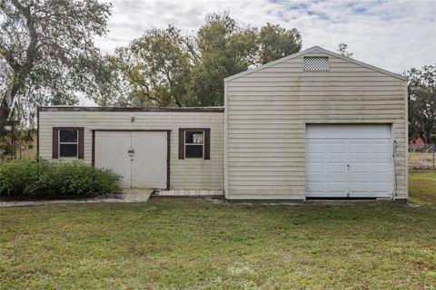 A home in LAKELAND