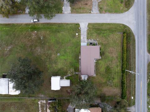 A home in LAKELAND