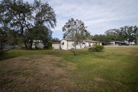 A home in LAKELAND