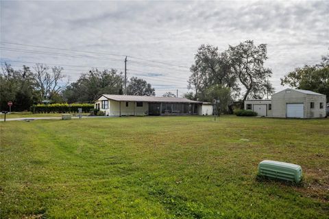 A home in LAKELAND