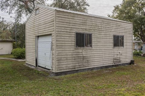 A home in LAKELAND