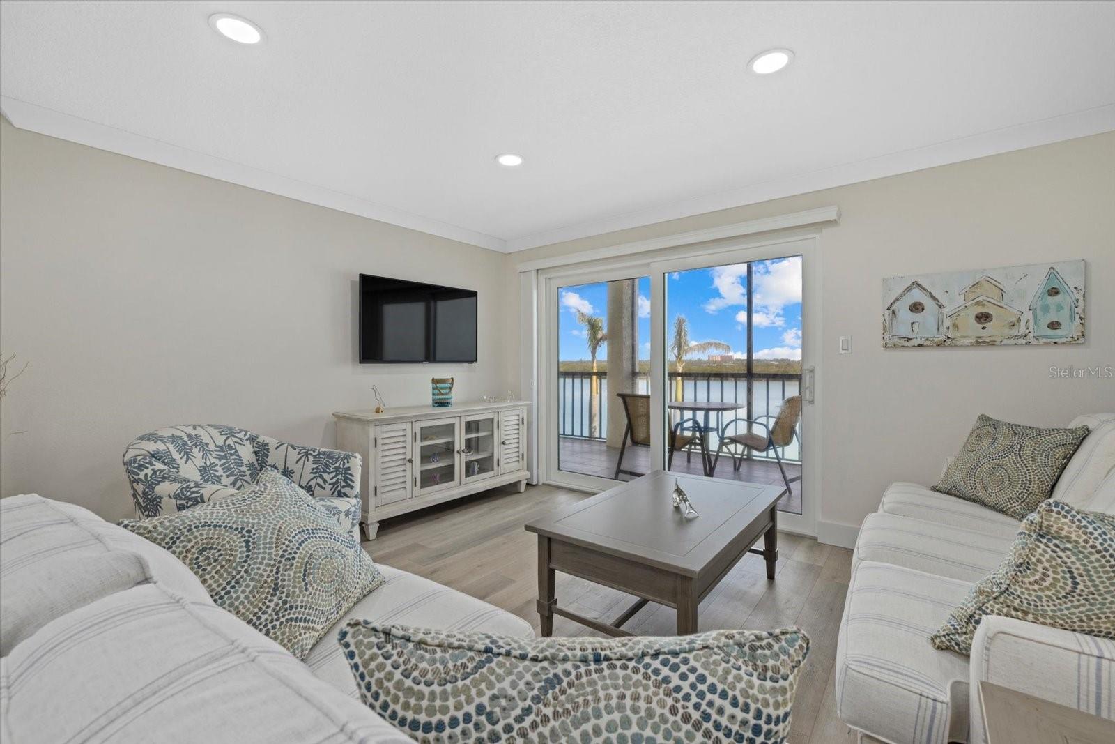 POINTE ON MIDNIGHT PASS - Residential
