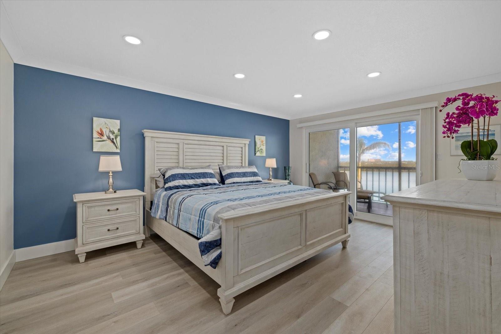 POINTE ON MIDNIGHT PASS - Residential