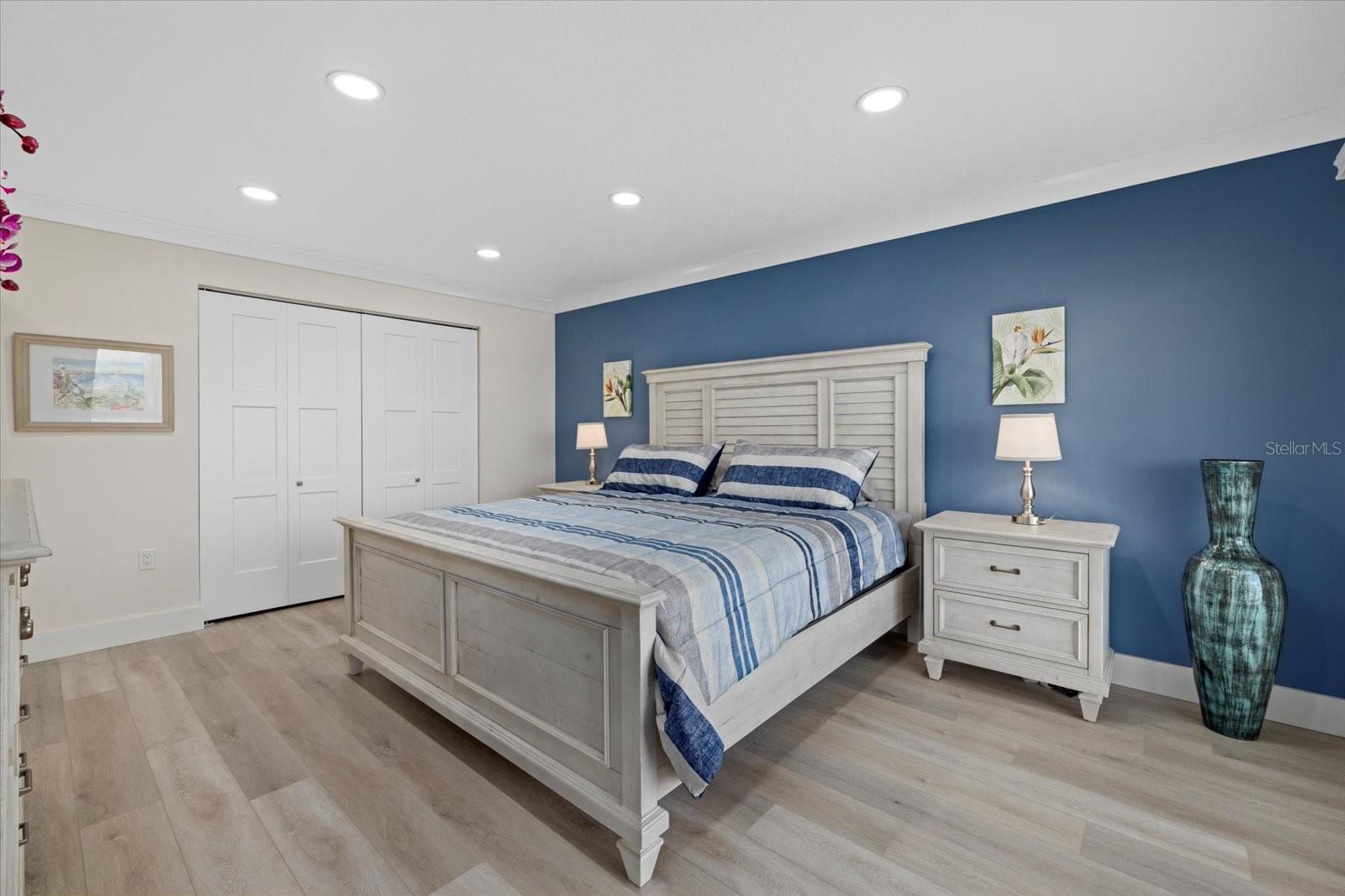 POINTE ON MIDNIGHT PASS - Residential