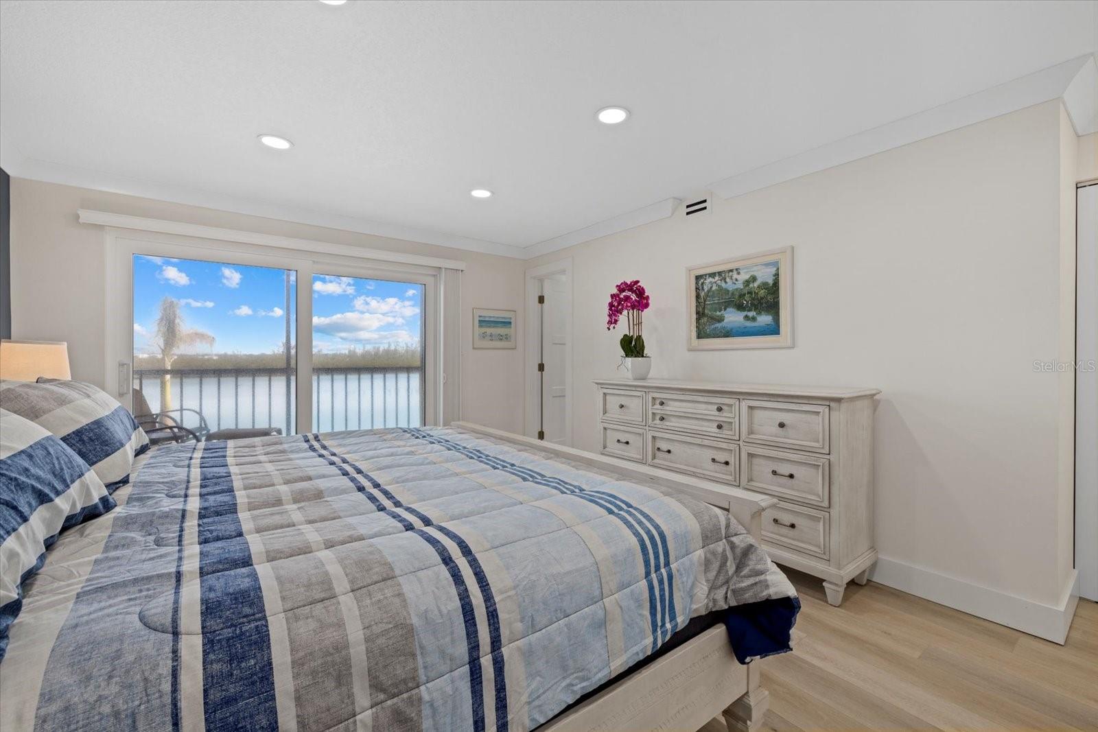 POINTE ON MIDNIGHT PASS - Residential