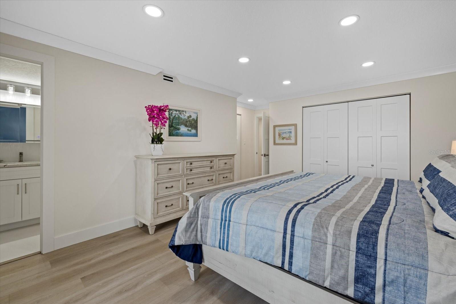 POINTE ON MIDNIGHT PASS - Residential