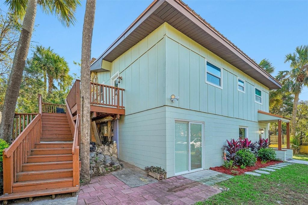 Photo of 934 N Halifax Avenue, Daytona Beach, FL 32118 (MLS # V4947154)