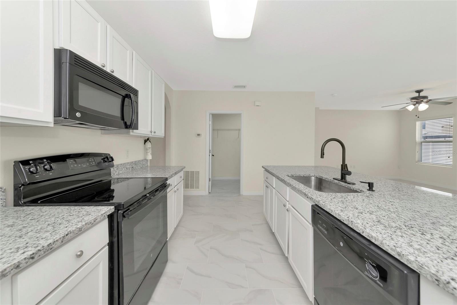 DEL TIERRA PH II - Residential