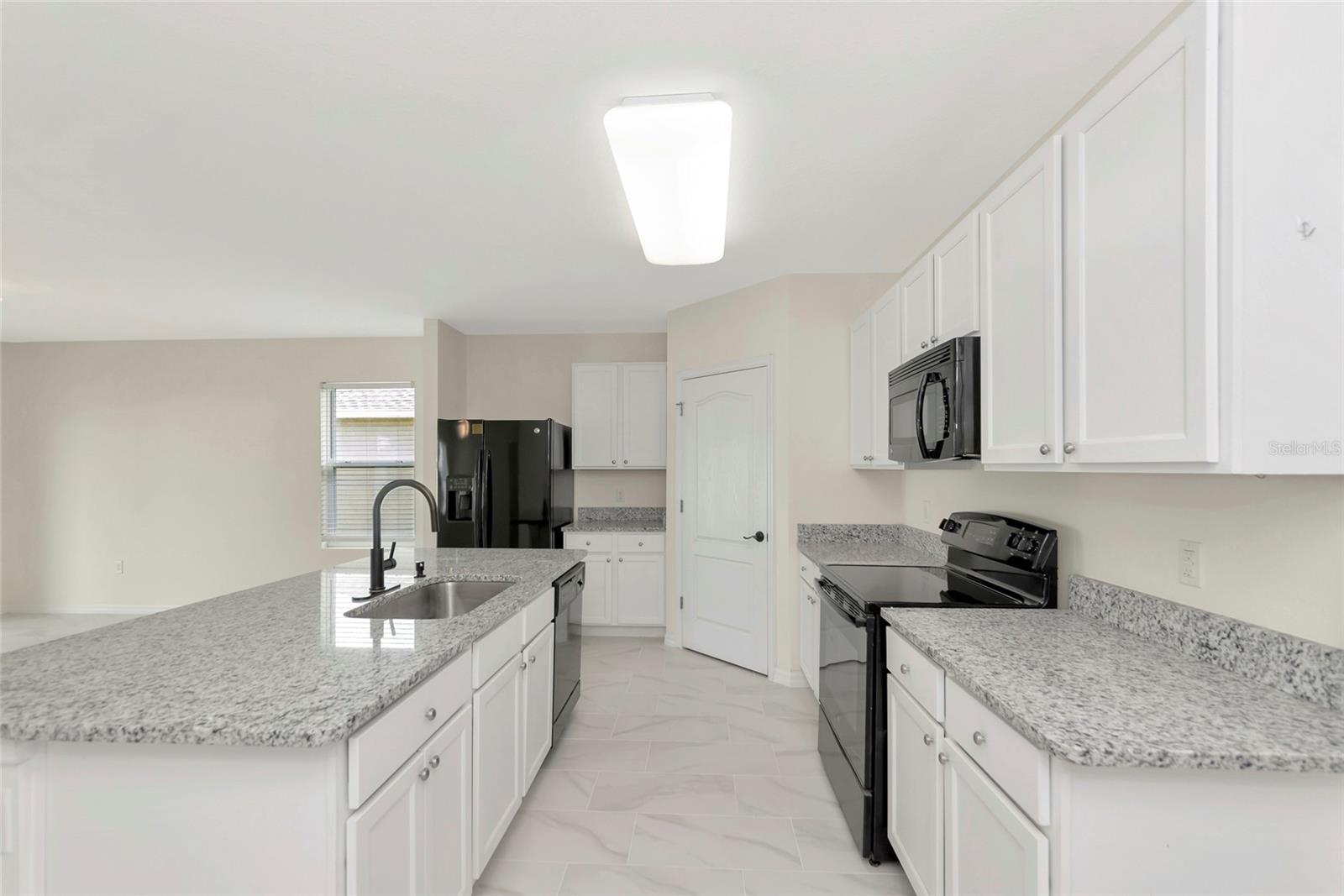 DEL TIERRA PH II - Residential