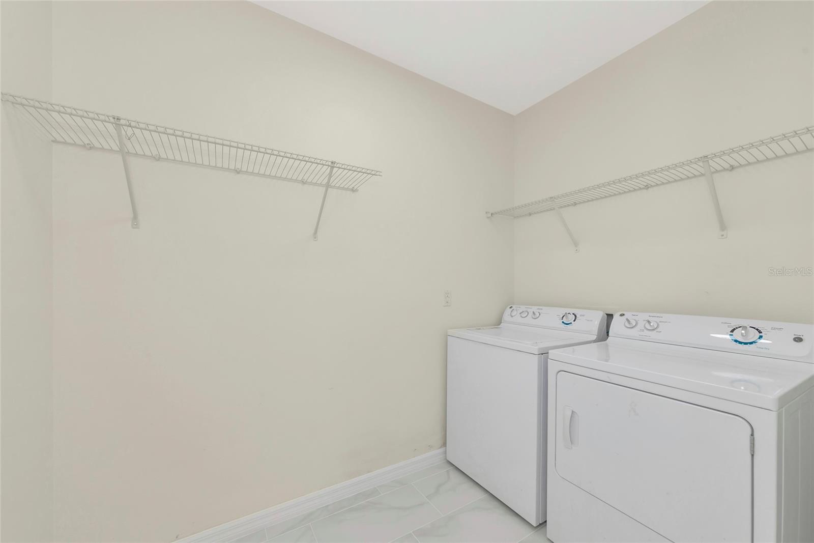 DEL TIERRA PH II - Residential