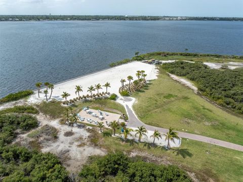 A home in PALMETTO