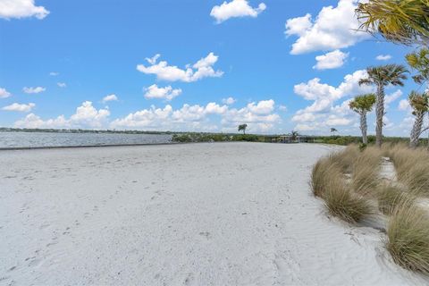 A home in PALMETTO