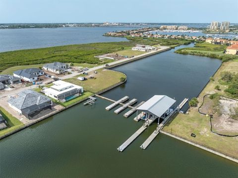 A home in PALMETTO