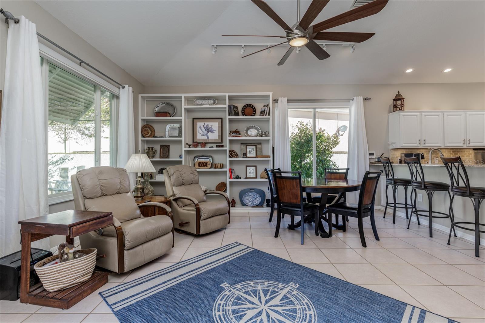 LAUREL RIDGE - Residential