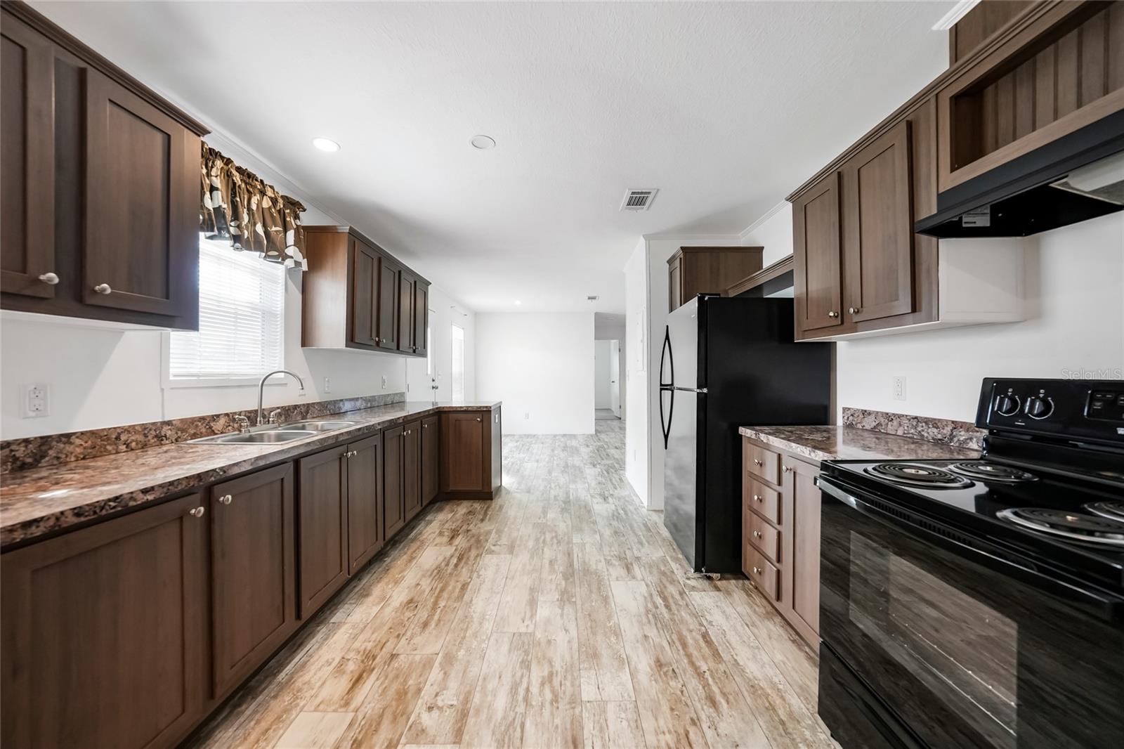 MOCKINGBIRD MANOR - Residential