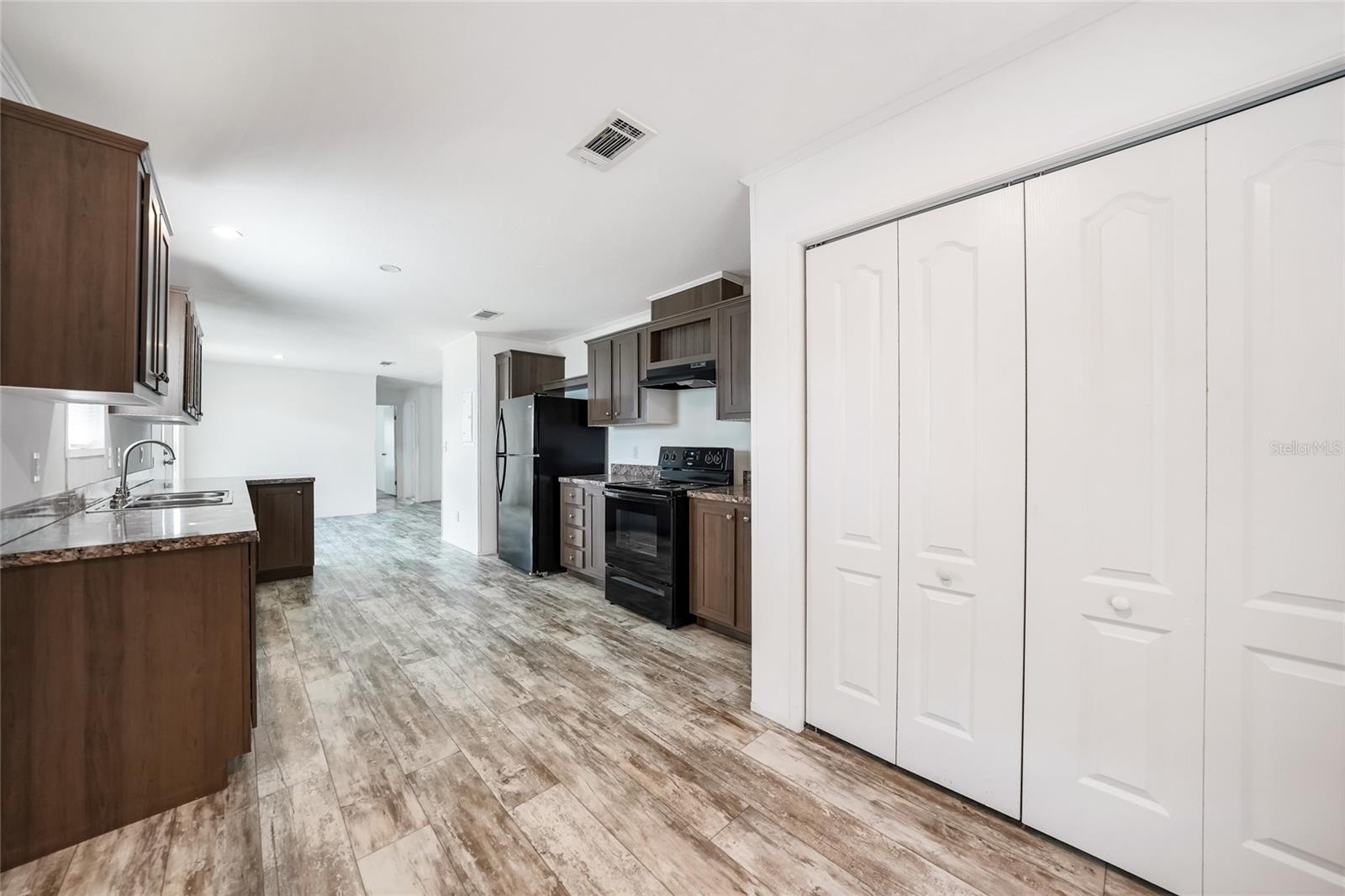 MOCKINGBIRD MANOR - Residential