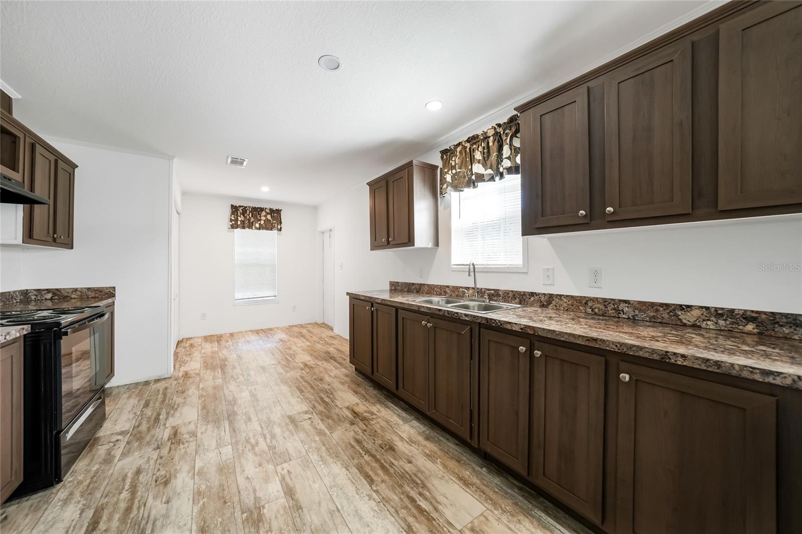 MOCKINGBIRD MANOR - Residential