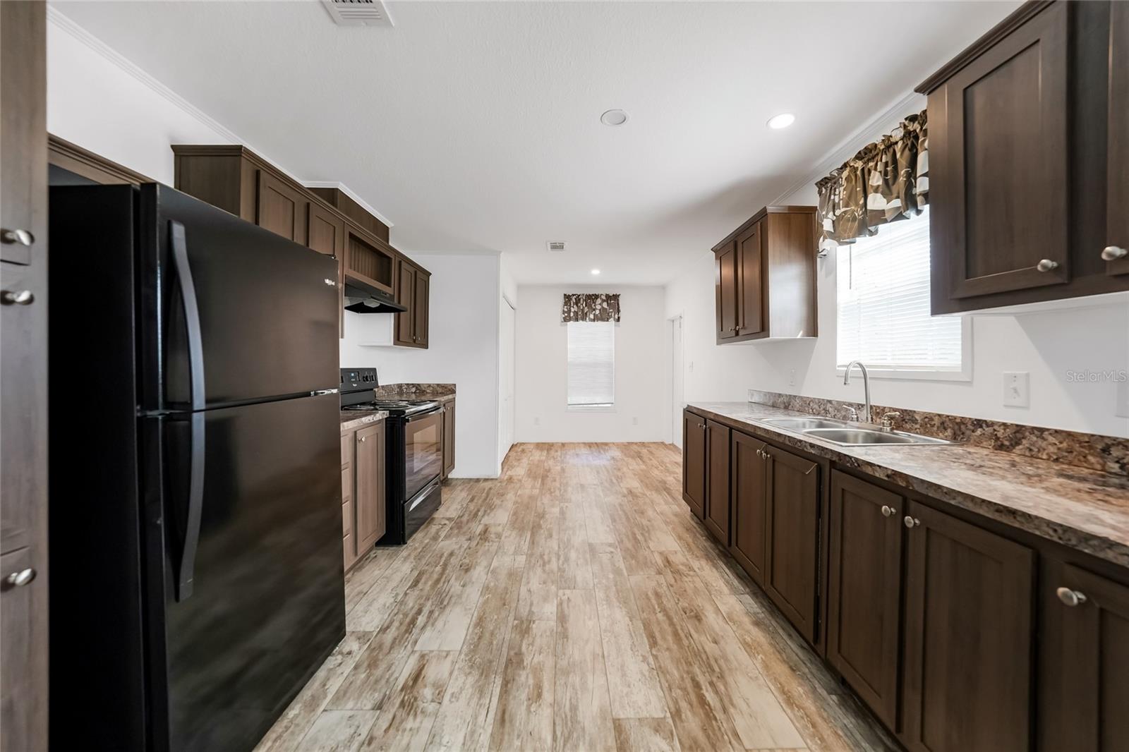 MOCKINGBIRD MANOR - Residential