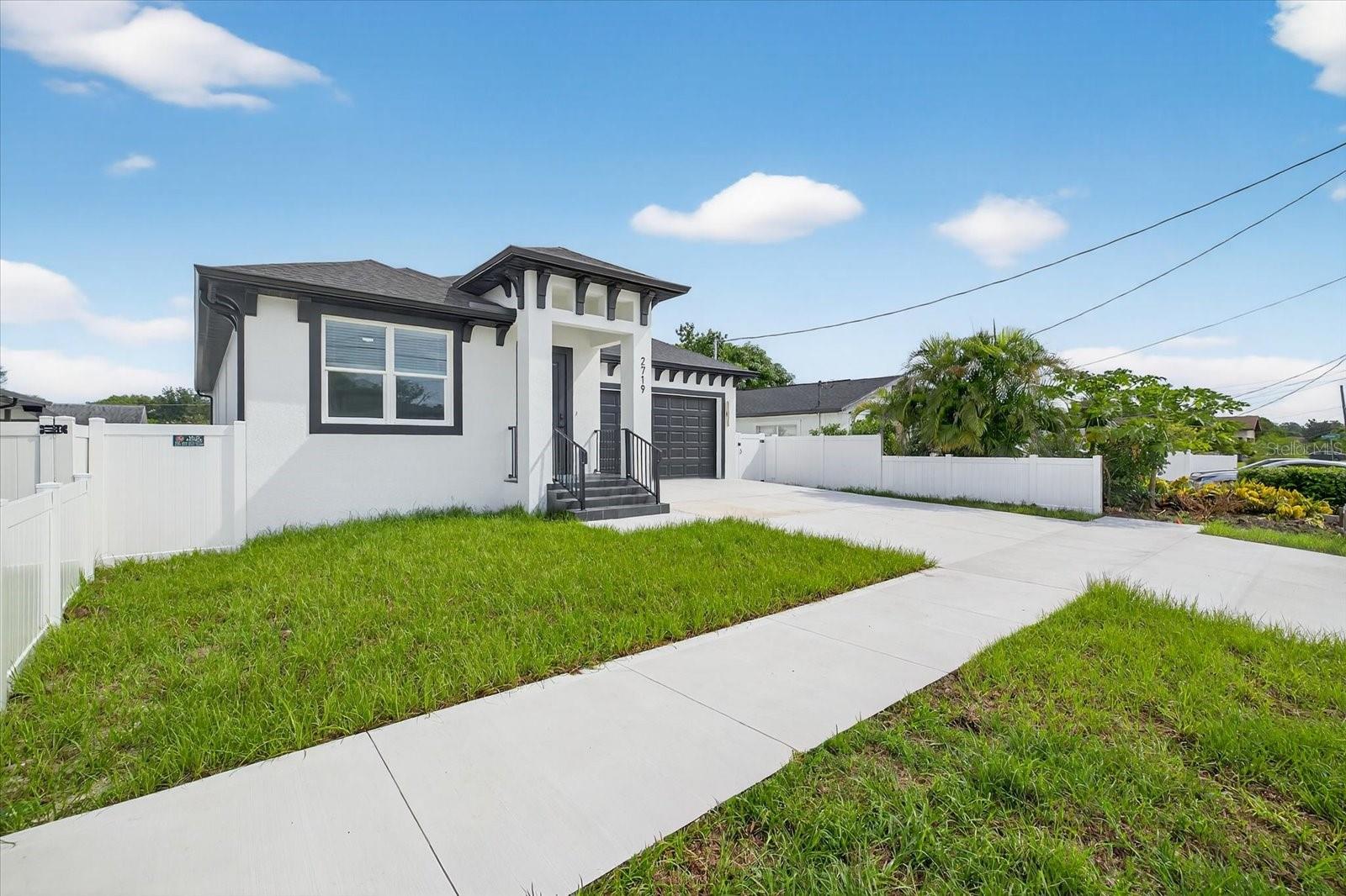 2719 W SAINT JOHN STREET