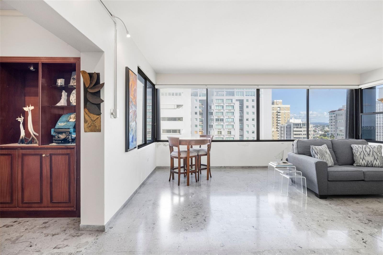 52 KINGS COURT ST.-BEACHFRONT 9A