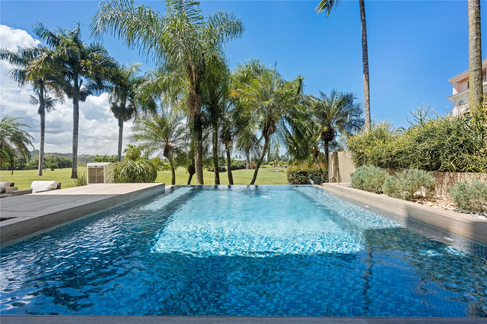 PLANTATION VILLAGE, DORADO BEACH - Residential