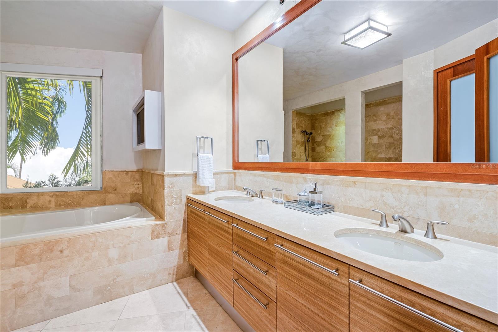 PLANTATION VILLAGE, DORADO BEACH - Residential