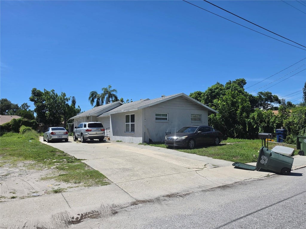Photo of 1222 17th Street W, Bradenton, FL 34205 (MLS # A4705061)
