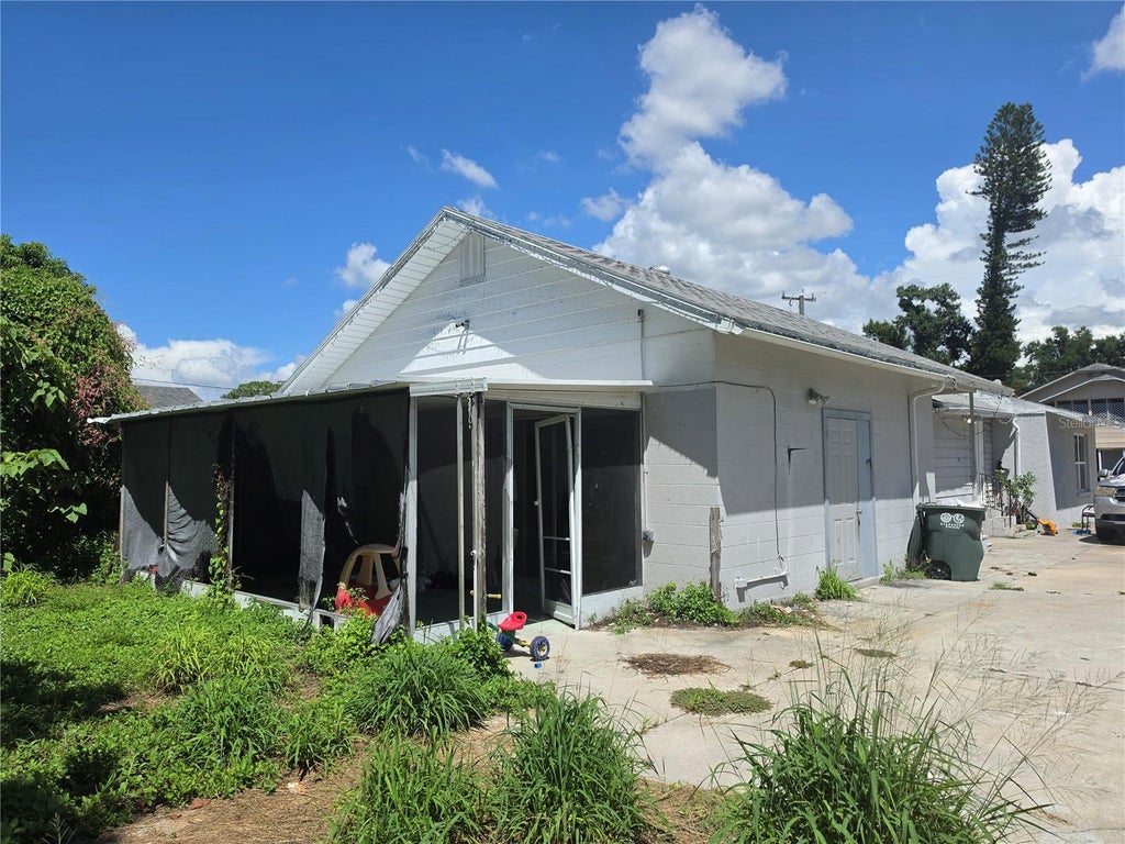 Photo of 1222 17th Street W, Bradenton, FL 34205 (MLS # A4705061)