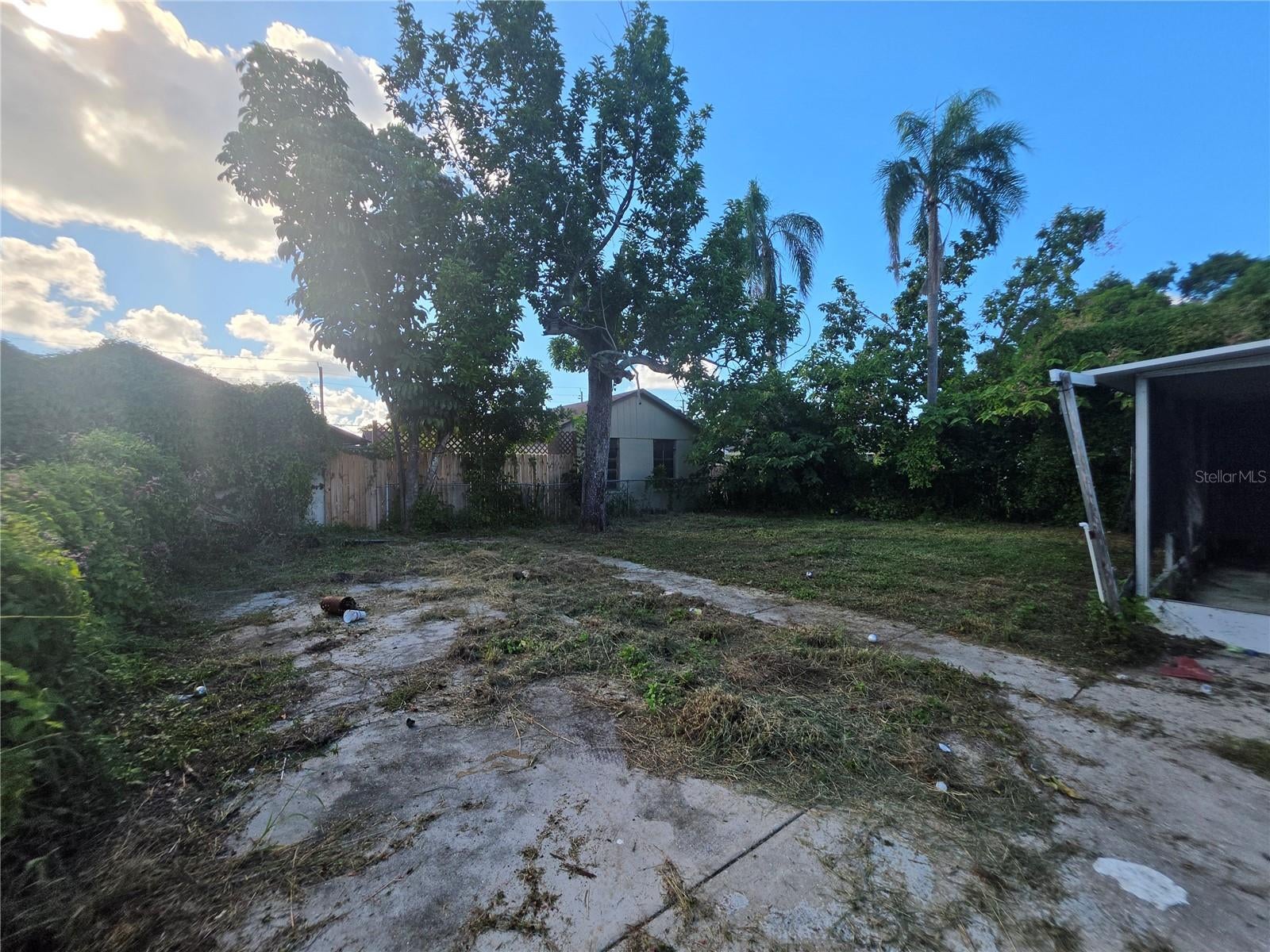 1222 17TH STREET W