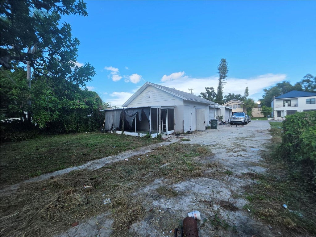 Photo of 1222 17th Street W, Bradenton, FL 34205 (MLS # A4705061)