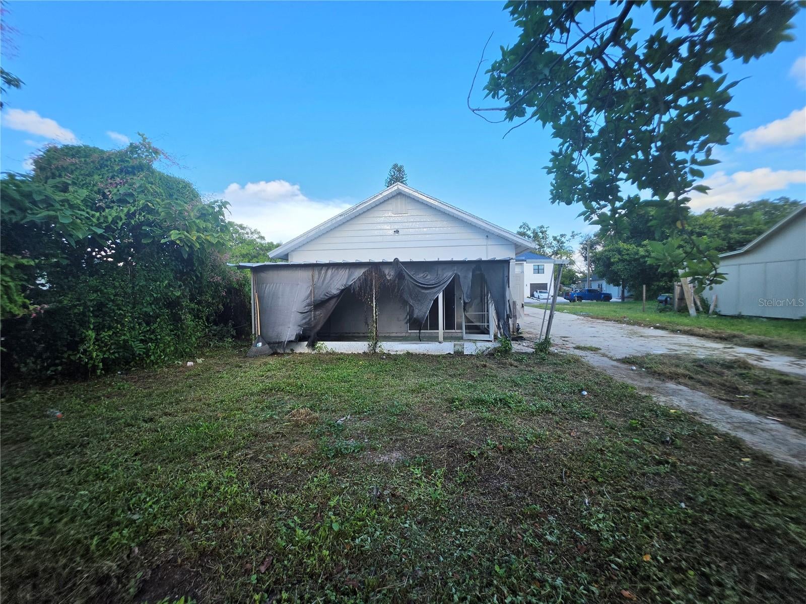 1222 17TH STREET W