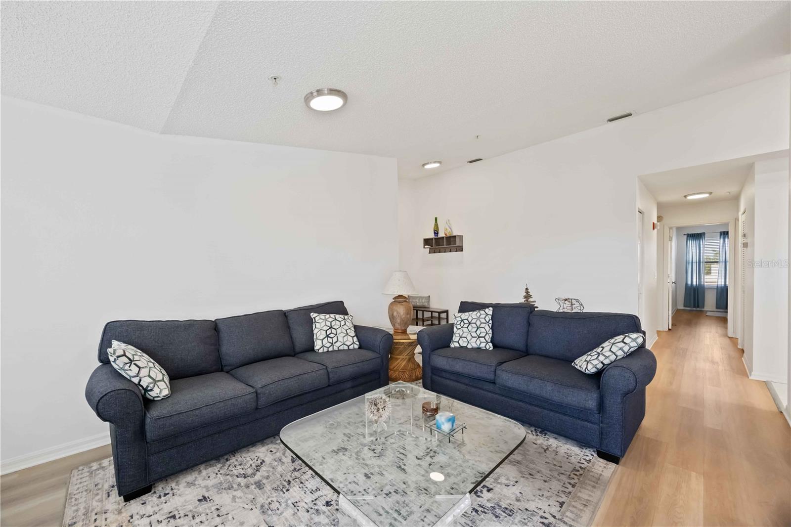 SANDY POINTE II - Residential Lease