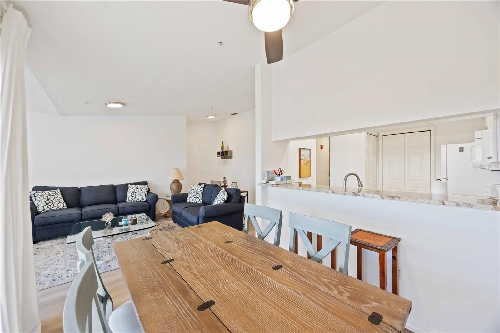 SANDY POINTE II - Residential Lease