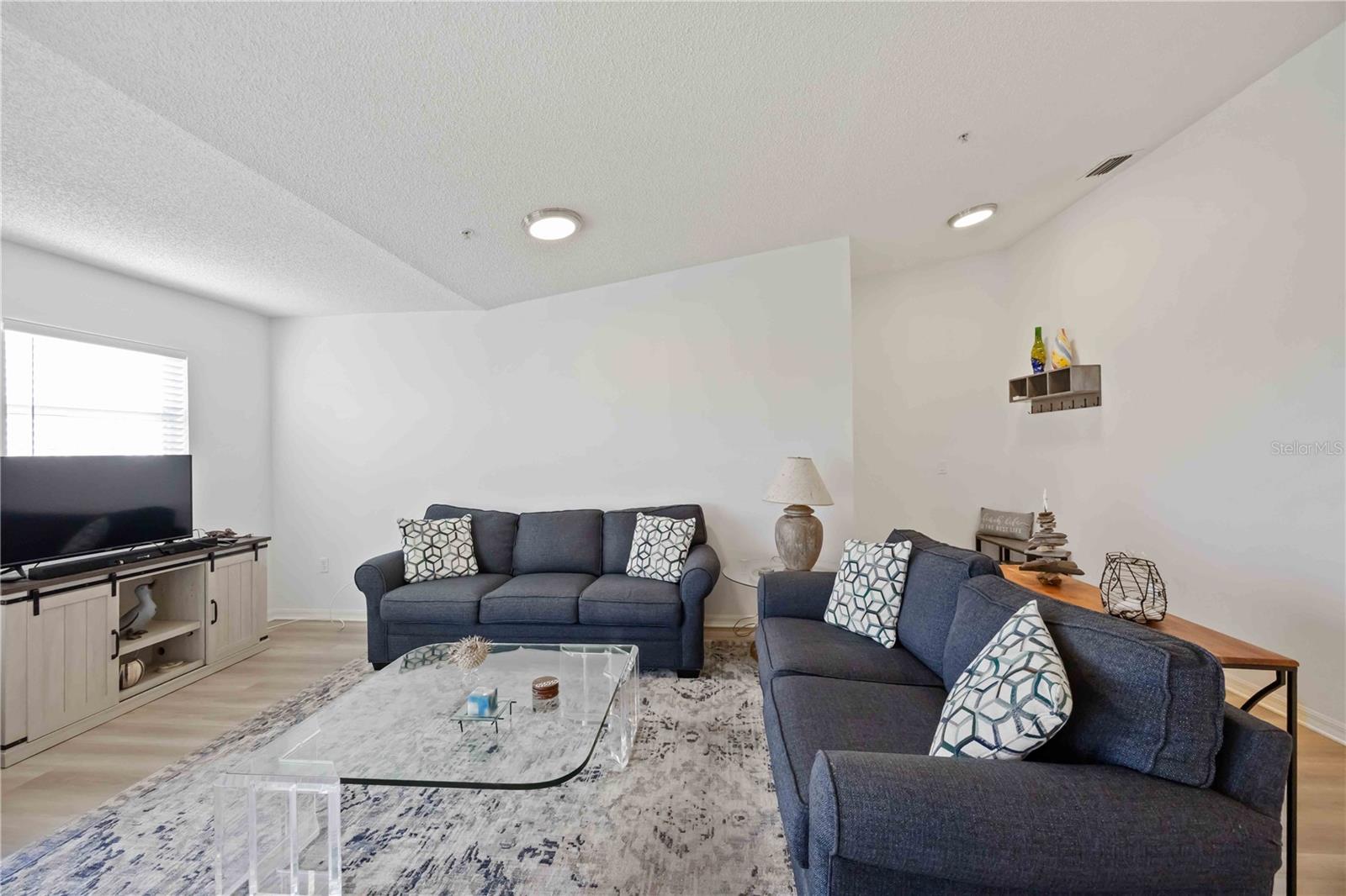 SANDY POINTE II - Residential Lease