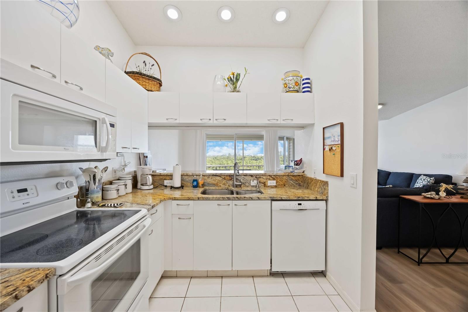 SANDY POINTE II - Residential Lease