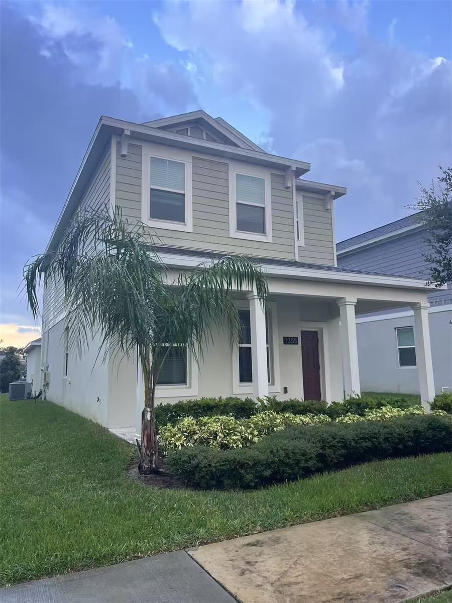 Good school area single house with total 4 bedrooms and 3 bathrooms, one bedroom and one bathroom downstairs, Master bedroom upstairs, near to everywhere. Drake lawn maintains the lawn with weed remove and fertilizer that is included in rent, tenants need ask professional lawn mowing and edging the lawn.