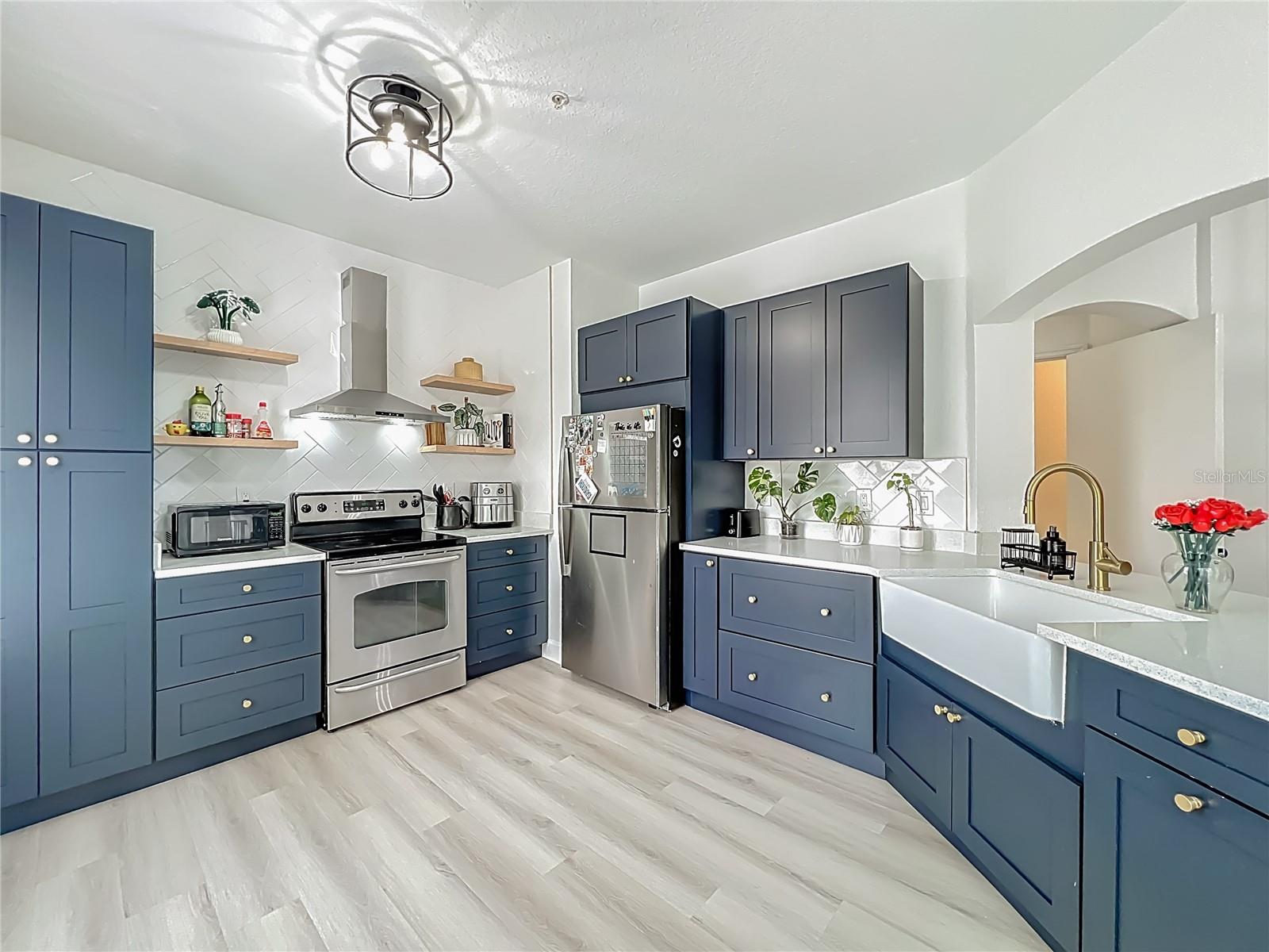 NOTTING HILL A CONDO - Residential