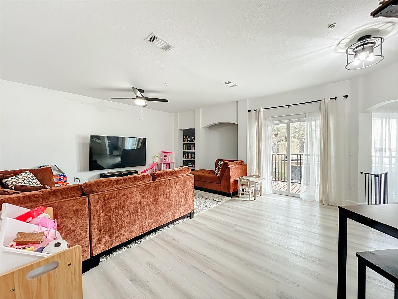 NOTTING HILL A CONDO - Residential