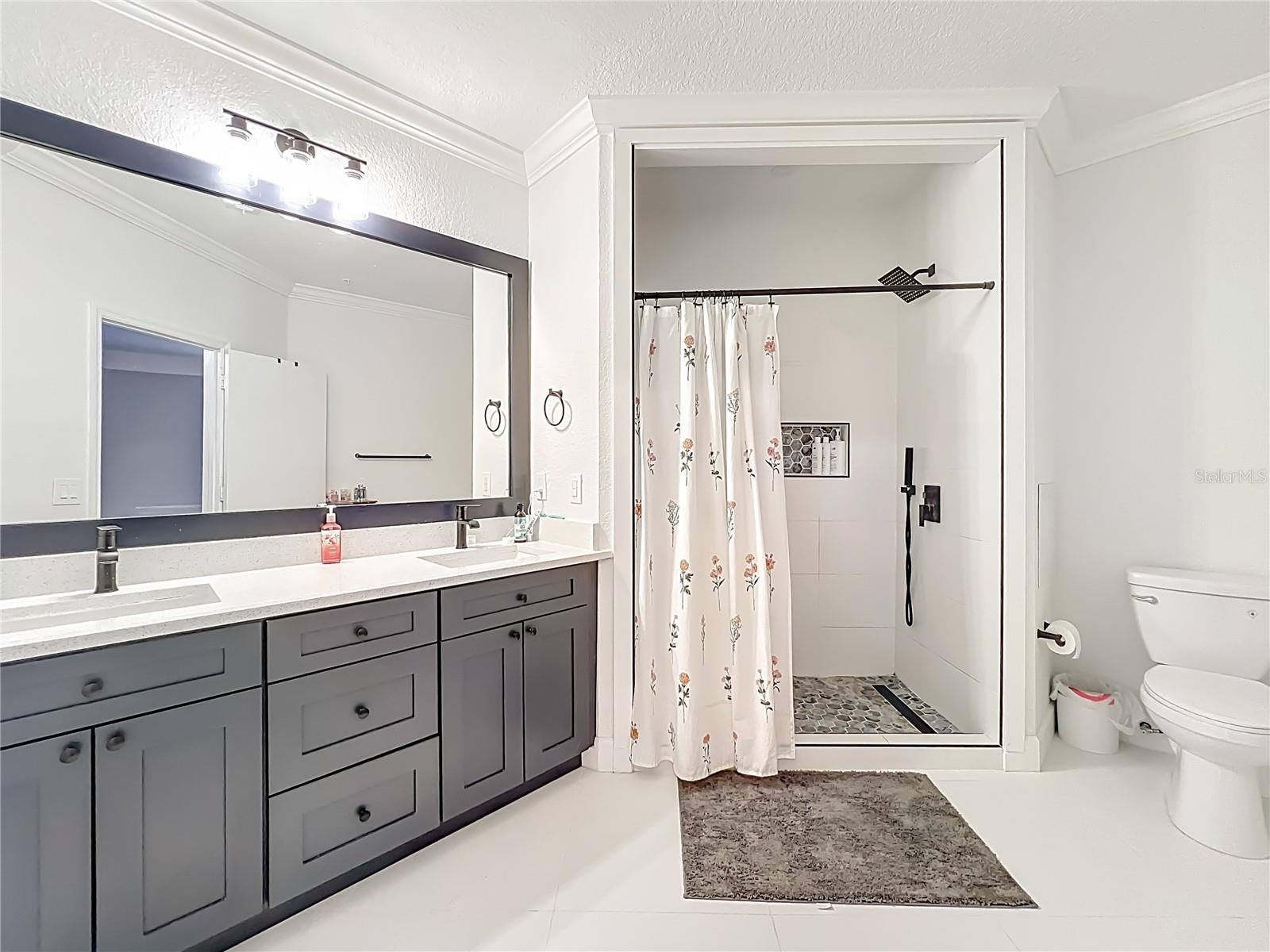 NOTTING HILL A CONDO - Residential